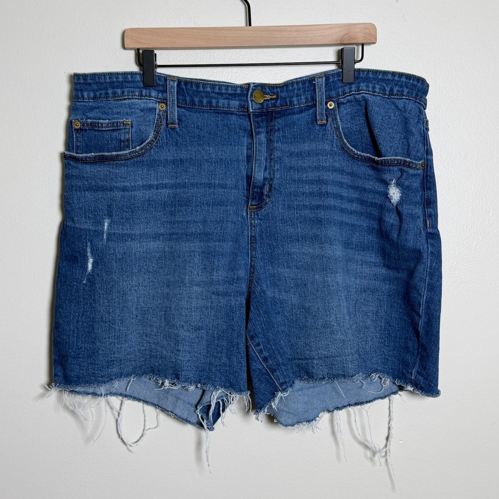 Universal Thread Womens Cotton Boyfriend Short 20W Blue Denim Distressed Raw Hem
